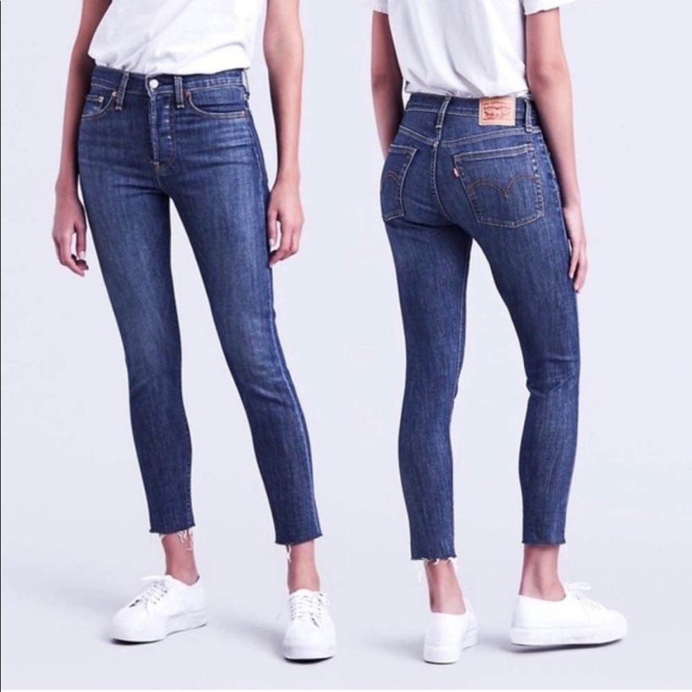 LEVI'S Wedgie Skinny Jeans Raw Hem Medium
Wash
